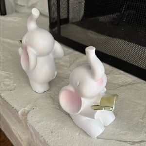 Baby elephant bookends